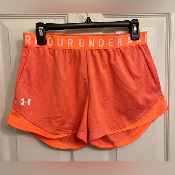 Like-New Under Armour Women's size Medium Play Up 3.0 Twist Activewear Shorts - Picture 1 of 6